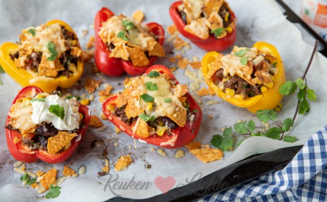 Gevulde paprika’s met Mexicaans gehakt en nacho’s