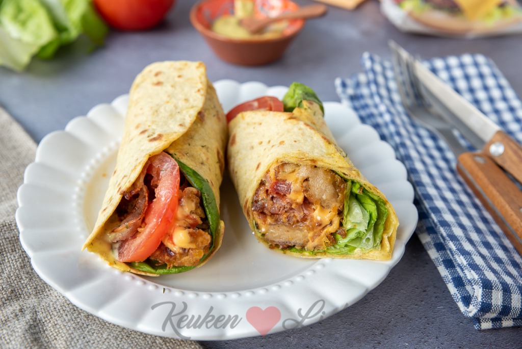 BLT wrap met krokante kip en honing-mosterdsaus