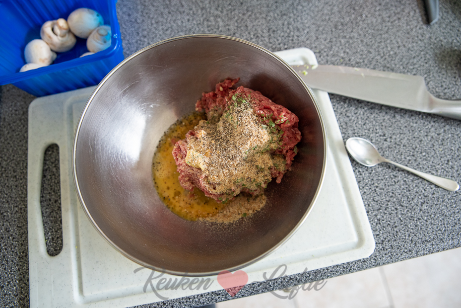 Gehaktballetjes in champignonroomsaus