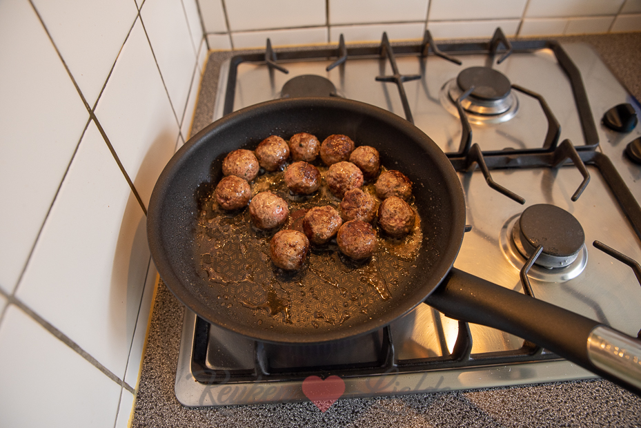 Gehaktballetjes in champignonroomsaus