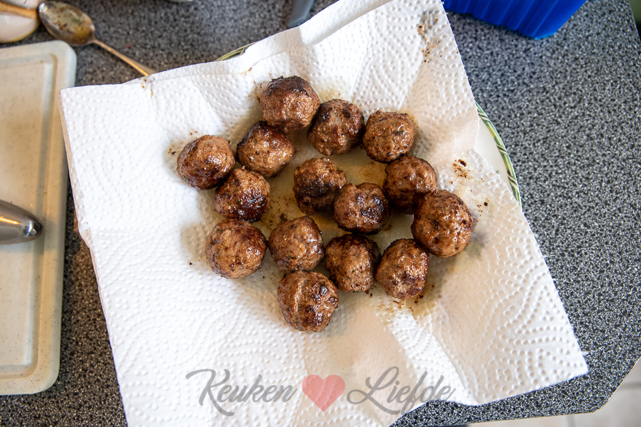 Gehaktballetjes in champignonroomsaus