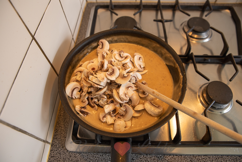 Gehaktballetjes in champignonroomsaus