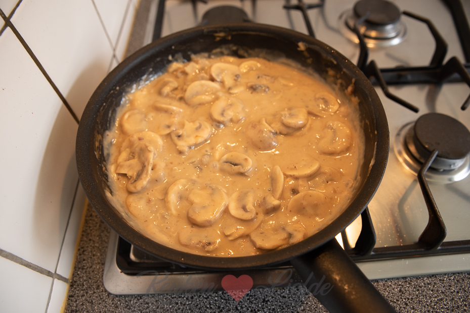 Gehaktballetjes in champignonroomsaus