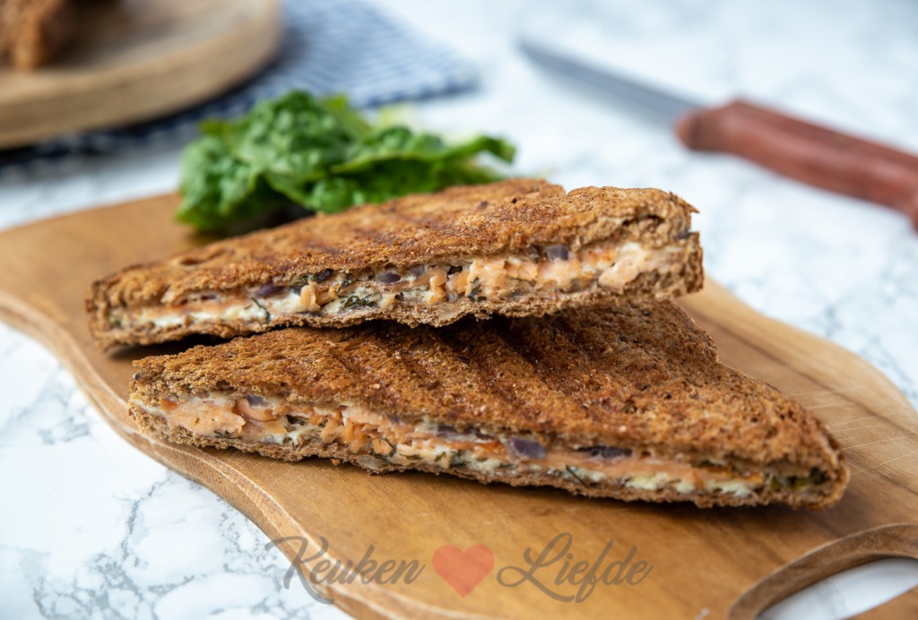 Tosti met gerookte zalm en roomkaas Tosti met gerookte zalm en roomkaas