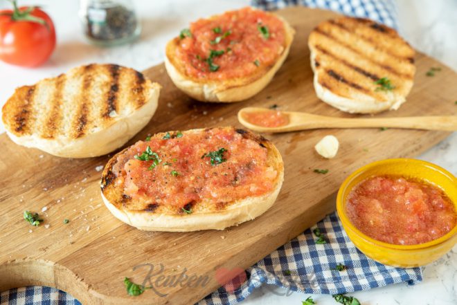 Pan con tomate