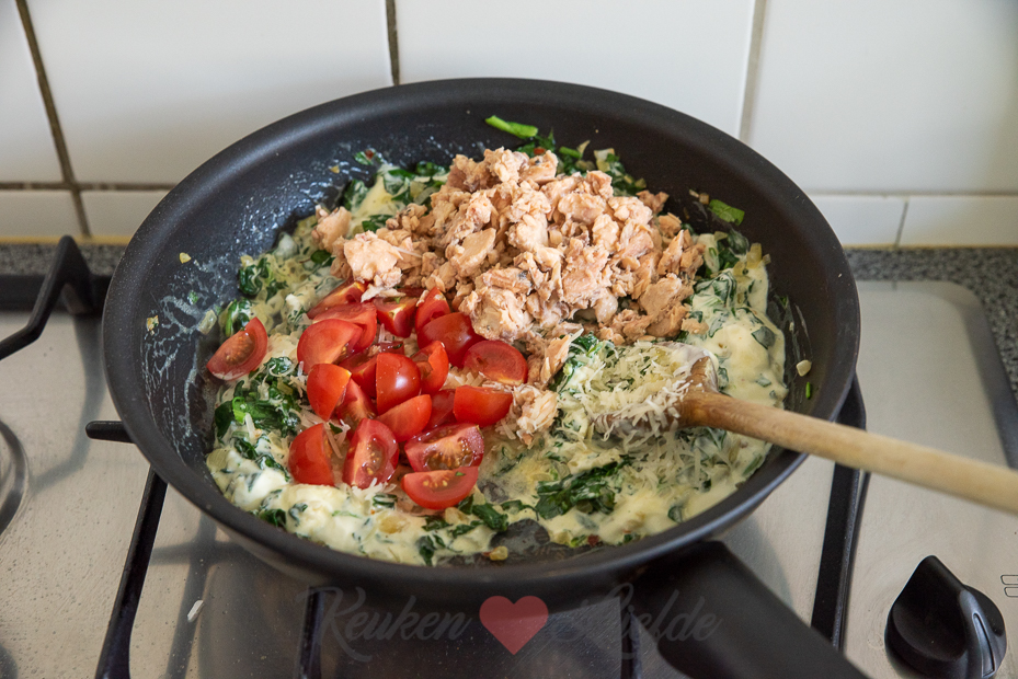 Pasta met romige spinazie en zalm