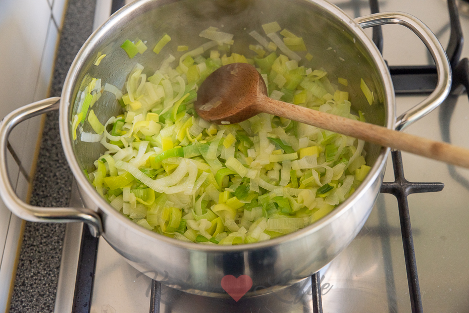 Romige preisoep met mosterd en beenham