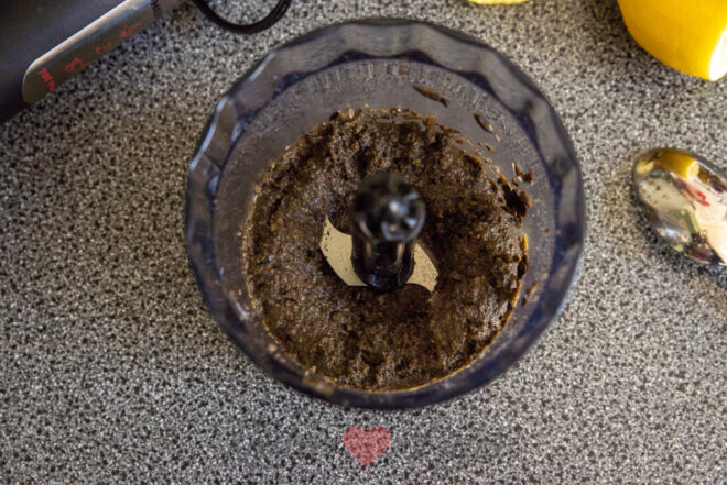 Draai er een gladde tapenade van. 