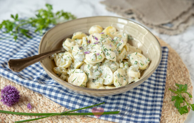 Romige aardappelsalade met augurk