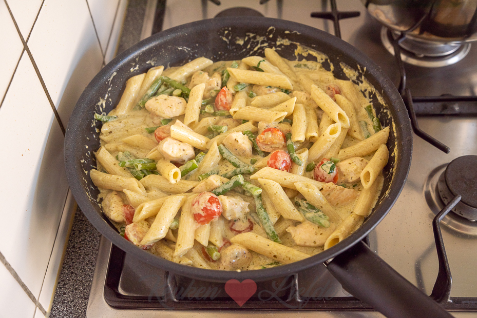 Pasta pesto met kip en sperziebonen
