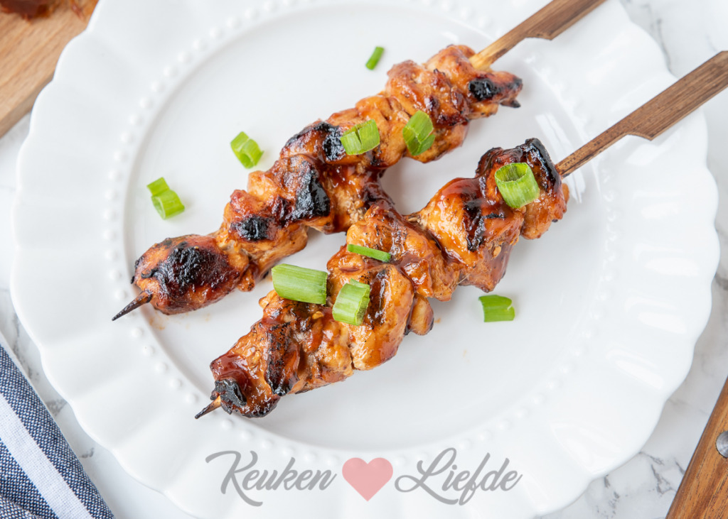 Kipspies in barbecuesaus