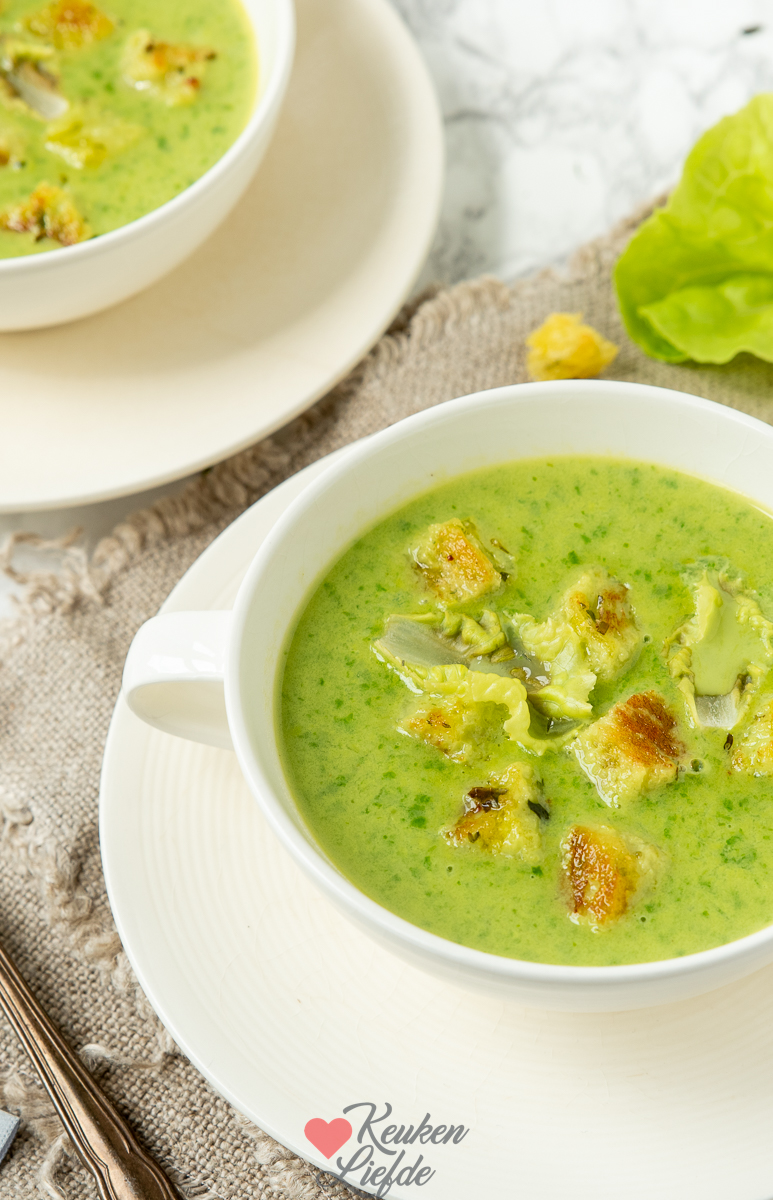 Kropslasoep met broodcroutons Kropslasoep met broodcroutons