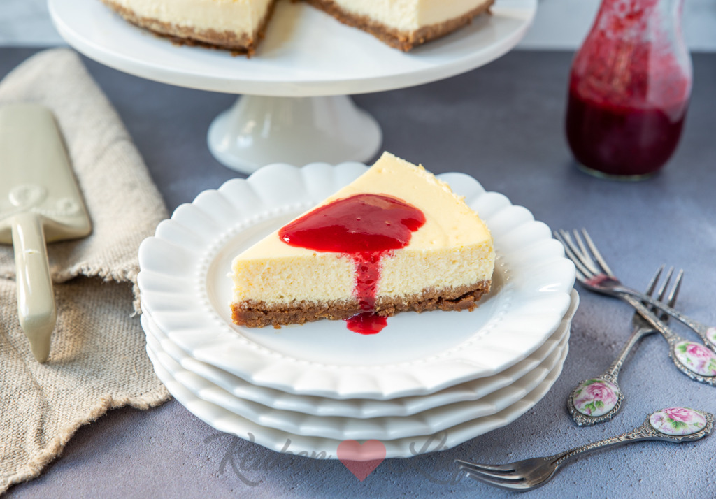 Klassieke cheesecake met frambozensaus