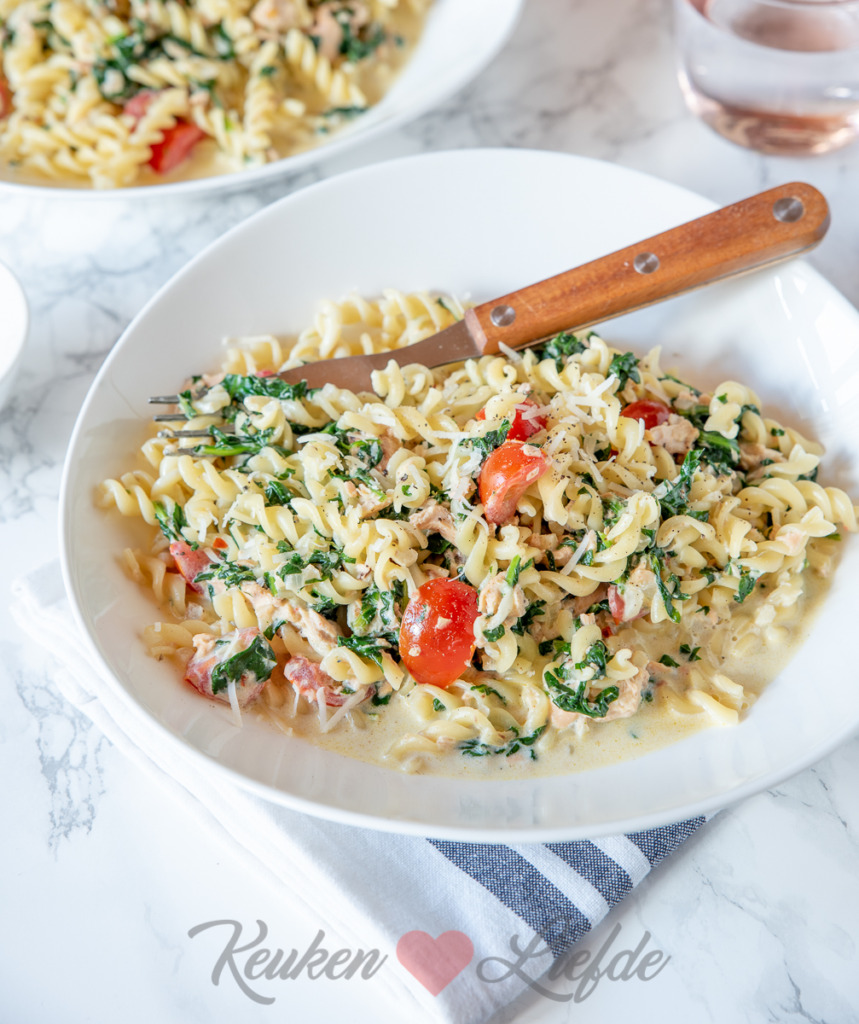 Pasta met romige spinazie en zalm Pasta met romige spinazie en zalm