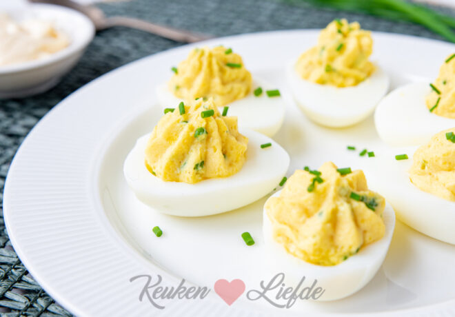 Gevuld ei met kerrie en bieslook (basisrecept)