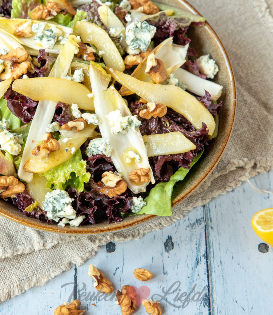 Salade met peer, witlof en blauwe kaas Salade met peer, witlof en blauwe kaas
