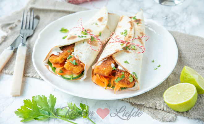 Wrap met vissticks en wortelsalade