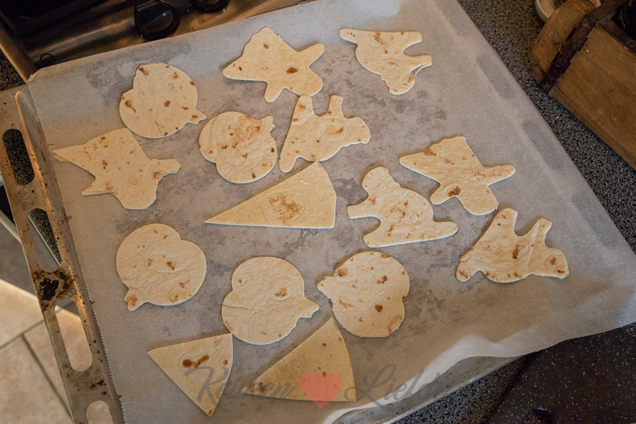 Guacamole-halloweendip met tortillachips Guacamole-halloweendip met tortillachips