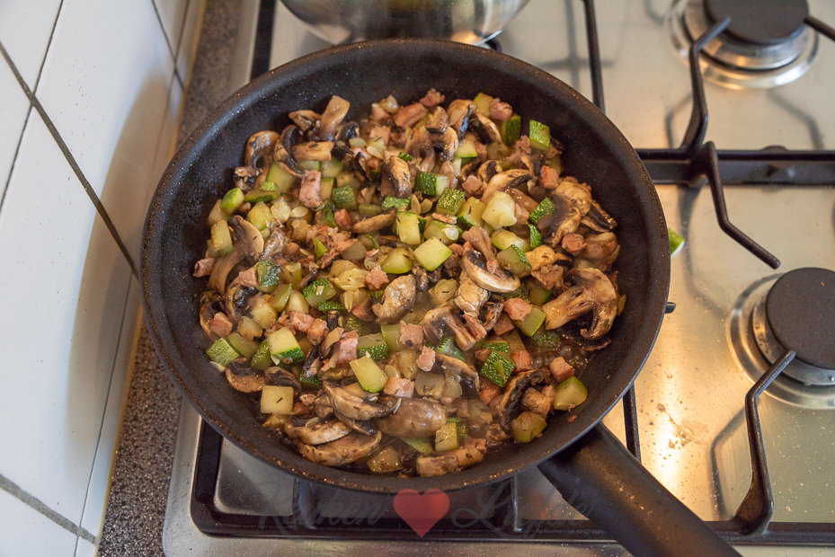 Romige courgette met spekjes en champignons
