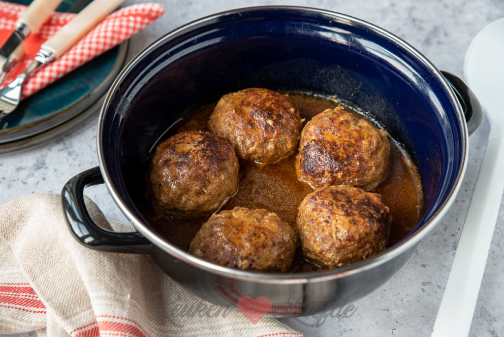 Gehaktbal met jus Gehaktbal met jus