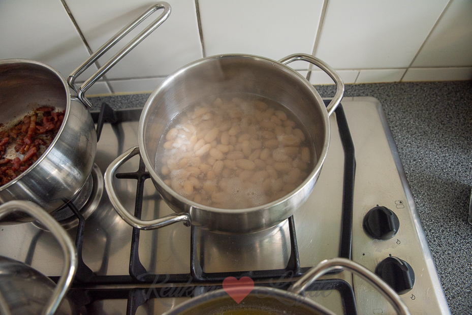 Blote billetjes in het gras (snijbonenstamppot)