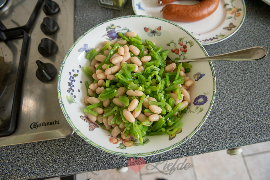 Blote billetjes in het gras (snijbonenstamppot)