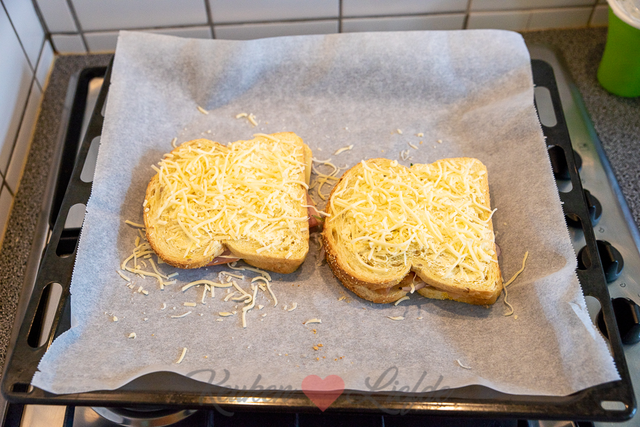 Tosti met ham, kaas en sambal