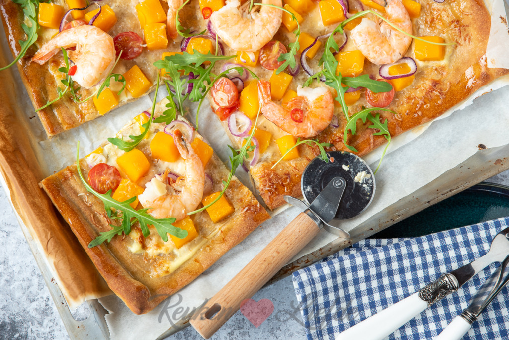 Plaatpizza met pompoen en knoflookgarnalen