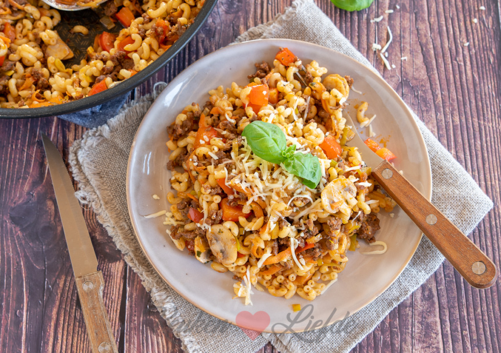 Macaroni met gehakt en groenten