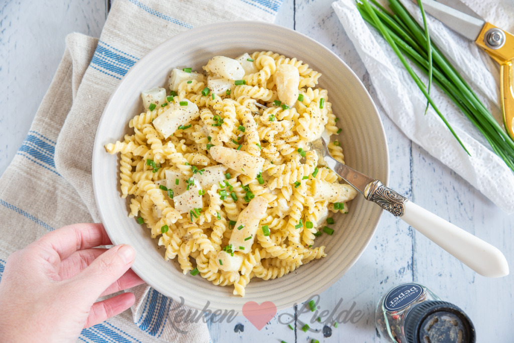 Pasta alfredo met witte asperges