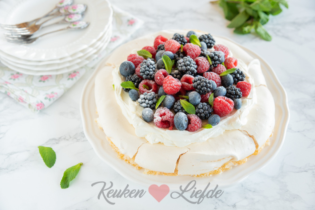 Pavlova met bosvruchten