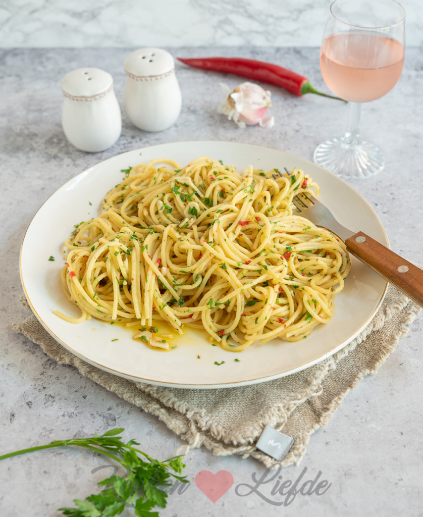 Spaghetti aglio e olio Spaghetti aglio e olio