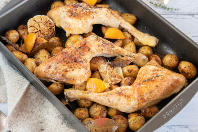 Kippenbouten uit de oven (met knoflook, citroen en krieltjes)