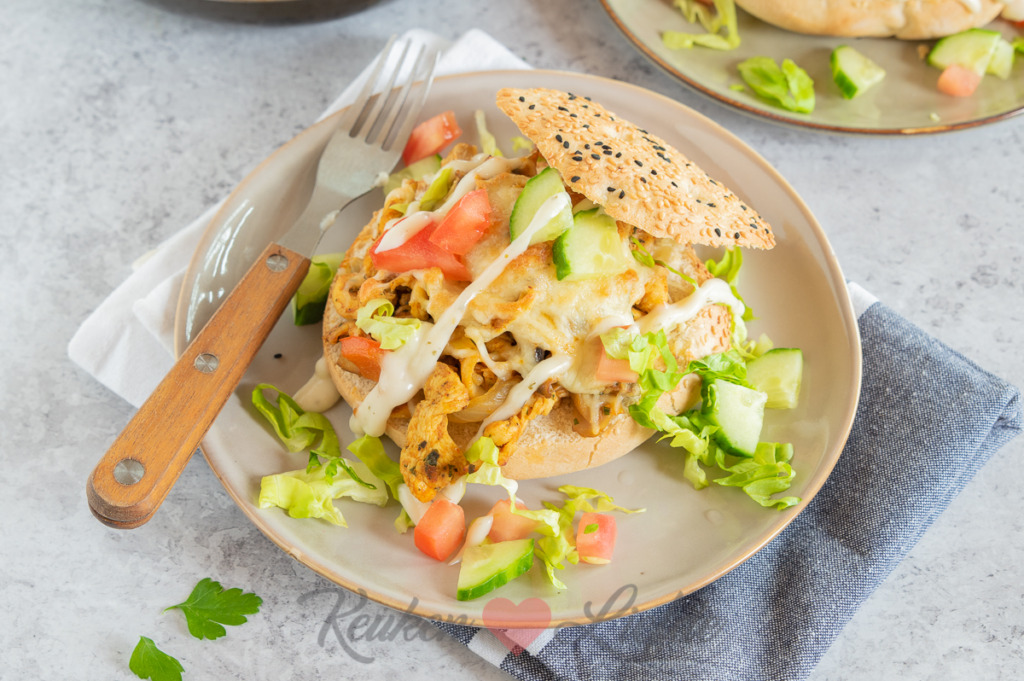 Turkse broodjes met kipshoarma