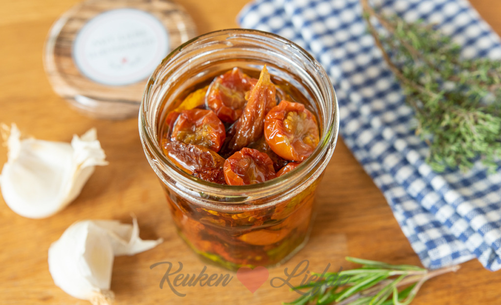 Gedroogde tomaten uit de oven