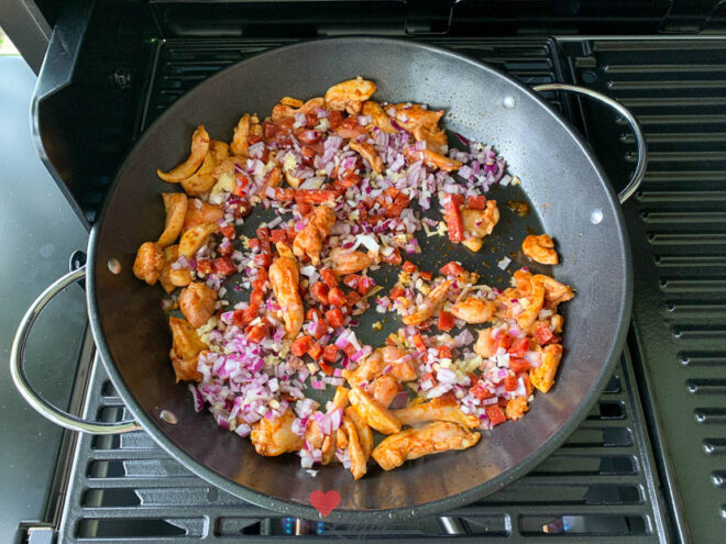Kip en chorizo bakken