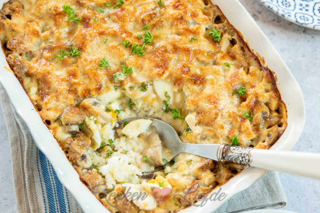 Rijstschotel met kip en champignonroomsaus Rijstschotel met kip en champignonroomsaus