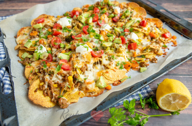 Nacho’s van de bakplaat met gehakt en groenten