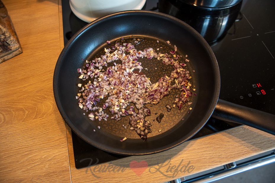 Tagliatelle met zalm, courgette en roomsaus