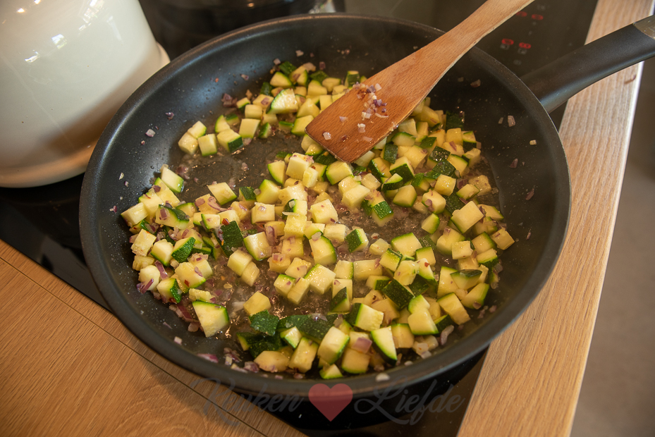 Tagliatelle met zalm, courgette en roomsaus