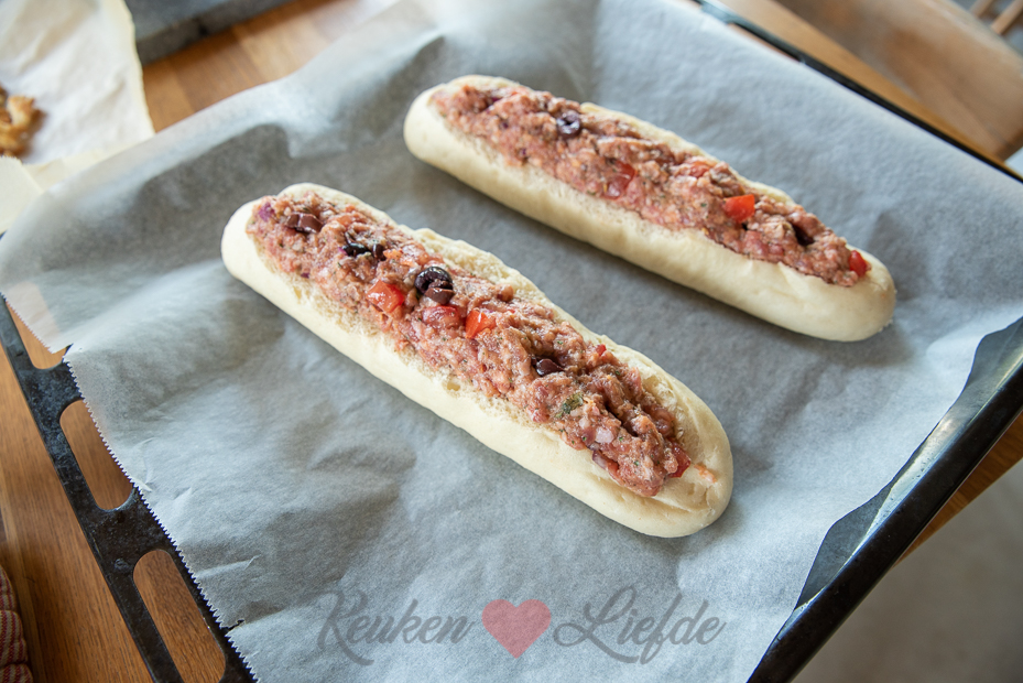 Gevuld stokbrood met Italiaans gehakt Gevuld stokbrood met Italiaans gehakt