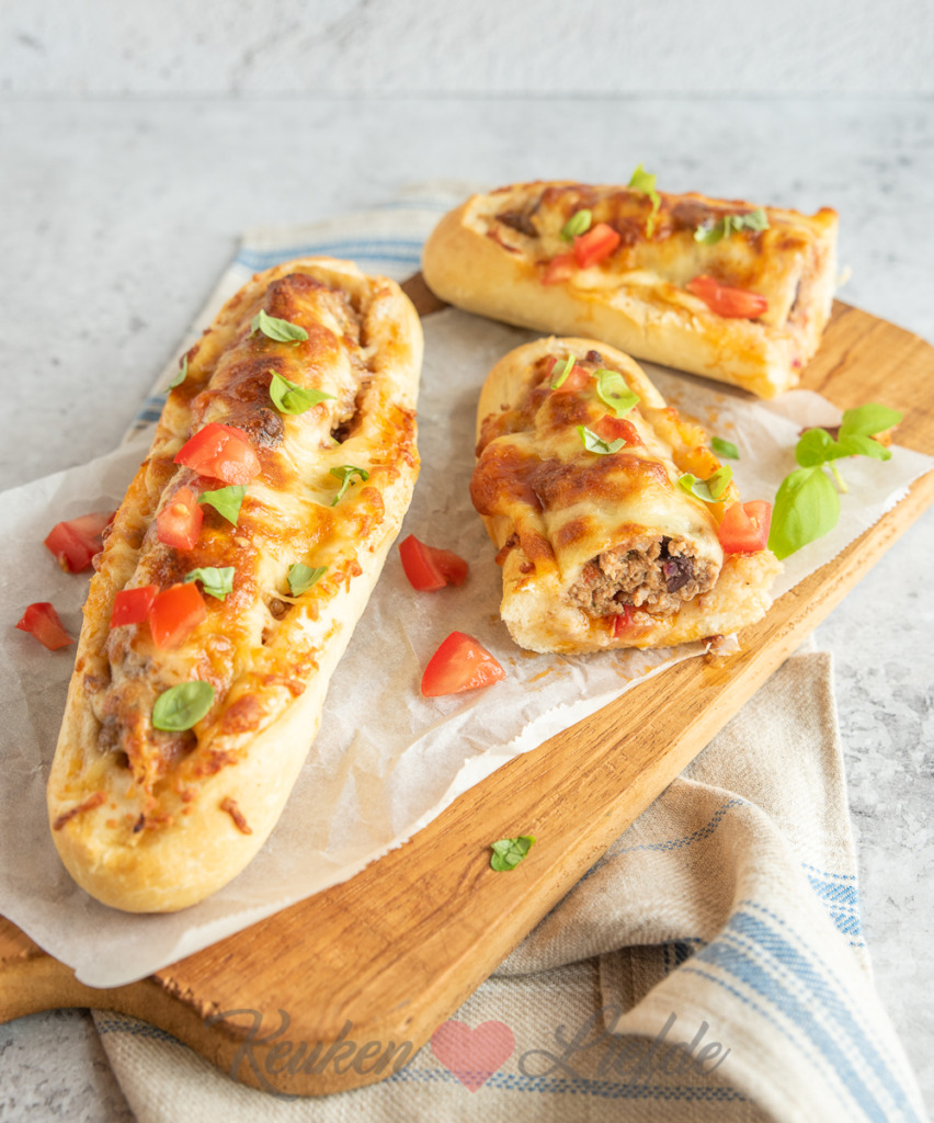 Gevuld stokbrood met Italiaans gehakt Gevuld stokbrood met Italiaans gehakt