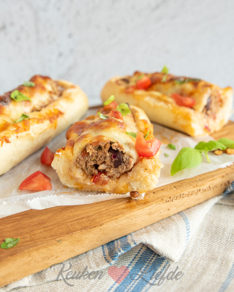 Gevuld stokbrood met Italiaans gehakt Gevuld stokbrood met Italiaans gehakt
