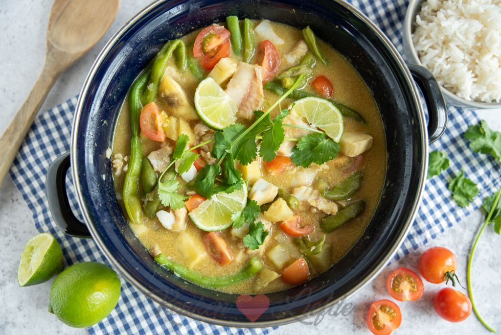 Viscurry met zoete aardappel en sperziebonen