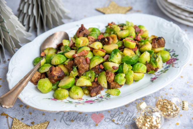 Spruitjes met spekjes en notenbroodcroutons