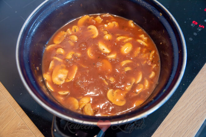 Bind de saus eventueel