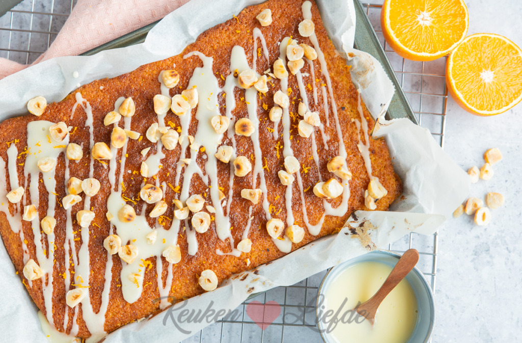 Sinaasappelcake met hazelnoten (De zoete bakplaat)