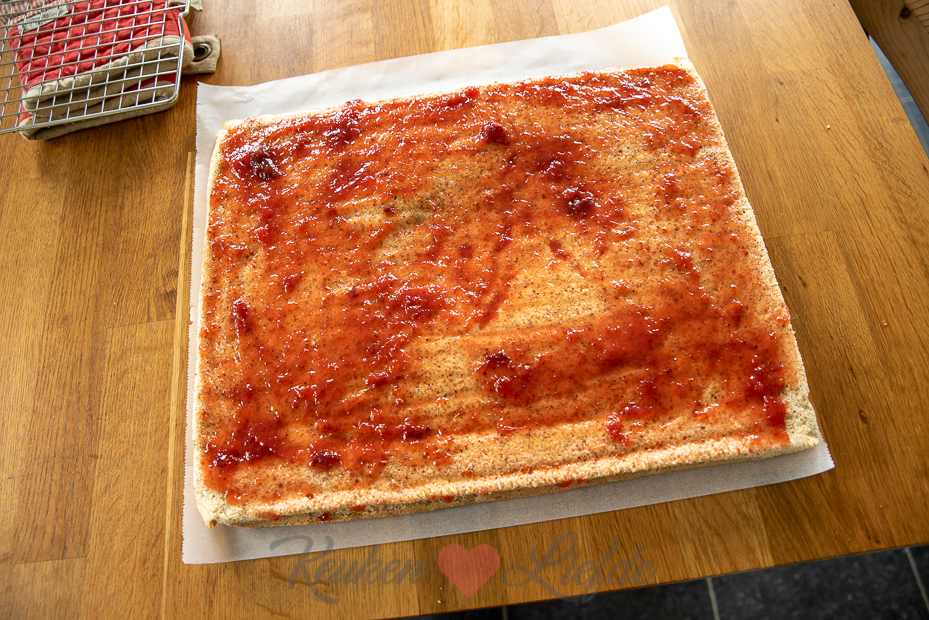 Vanille-aardbeienrol (uit Franse taartjes klein en groot) Vanille-aardbeienrol (uit Franse taartjes klein en groot)