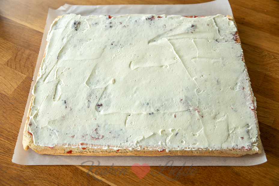 Vanille-aardbeienrol (uit Franse taartjes klein en groot) Vanille-aardbeienrol (uit Franse taartjes klein en groot)