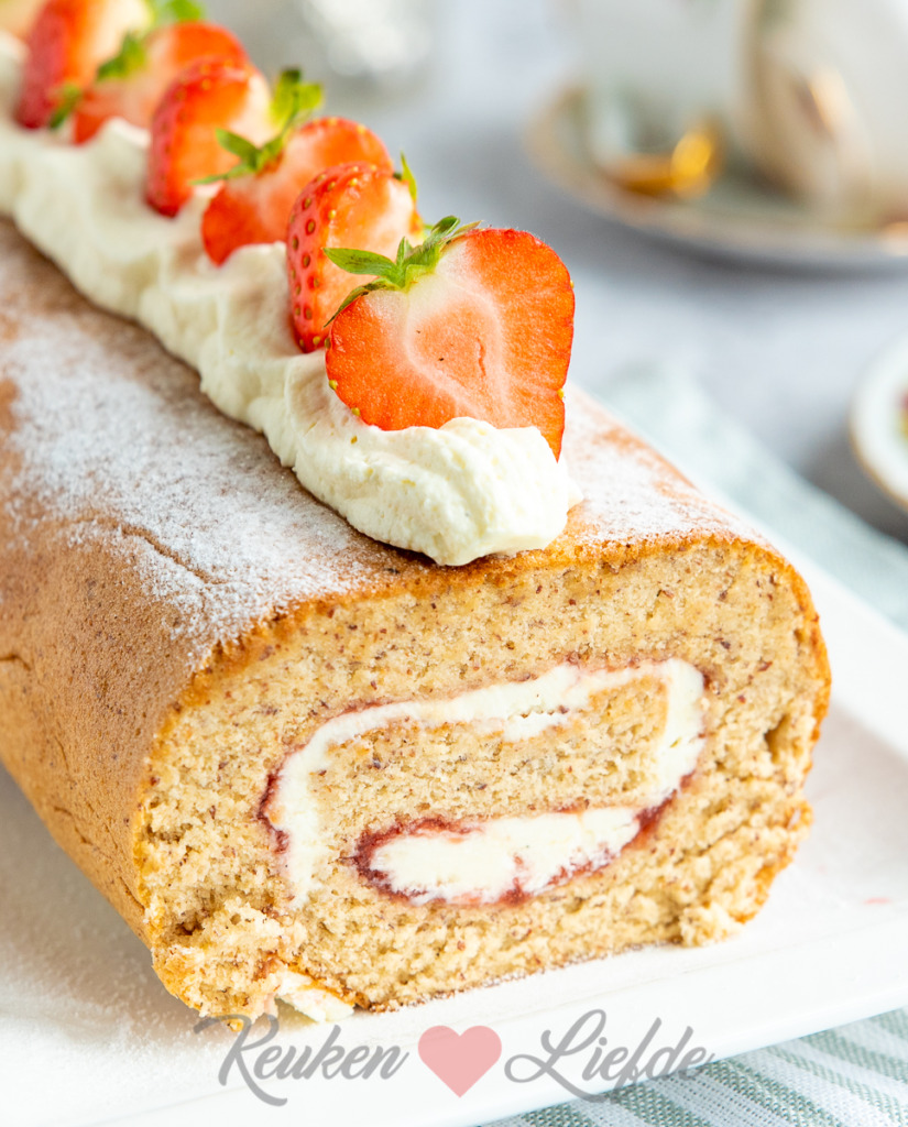 Vanille-aardbeienrol (uit Franse taartjes klein en groot) Vanille-aardbeienrol (uit Franse taartjes klein en groot)